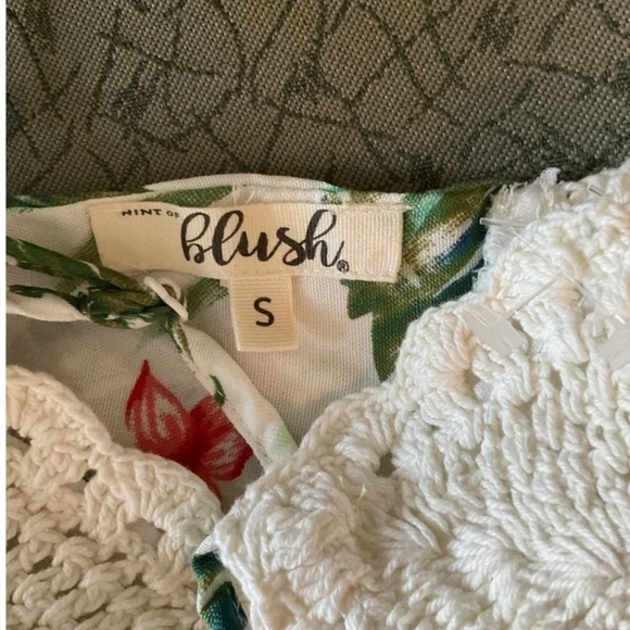 NWOT Blush Crocheted Summer Top Sz S - Picture 2 of 4